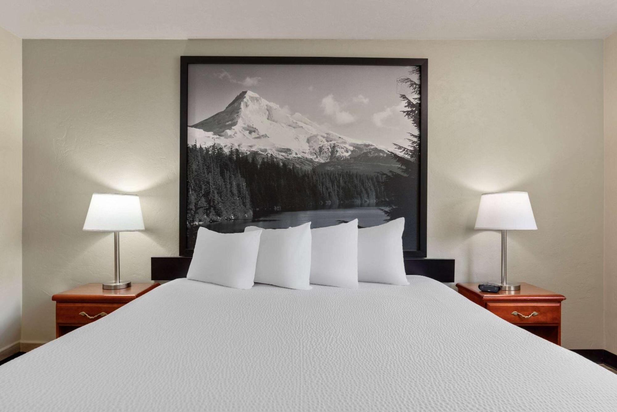 Super 8 By Wyndham Roseburg Hotel Buitenkant foto