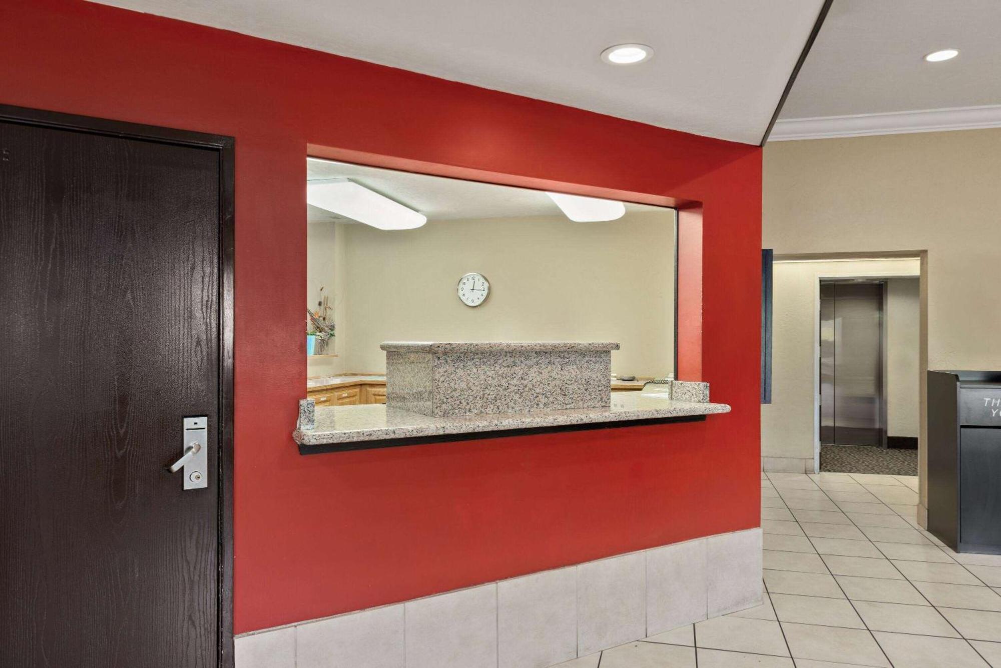 Super 8 By Wyndham Roseburg Hotel Buitenkant foto