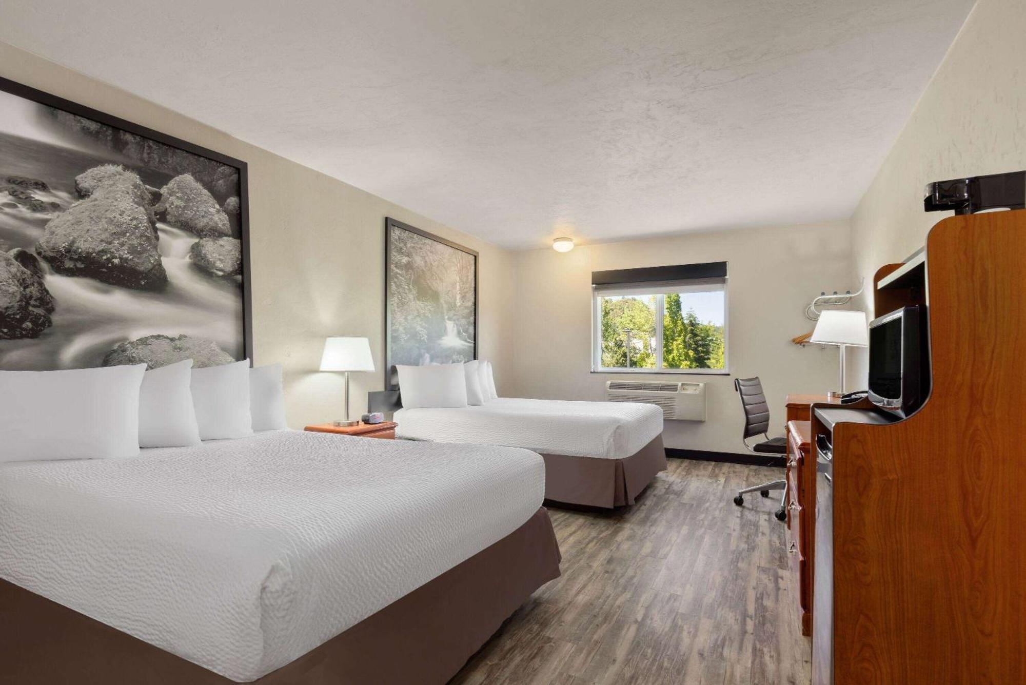 Super 8 By Wyndham Roseburg Hotel Buitenkant foto