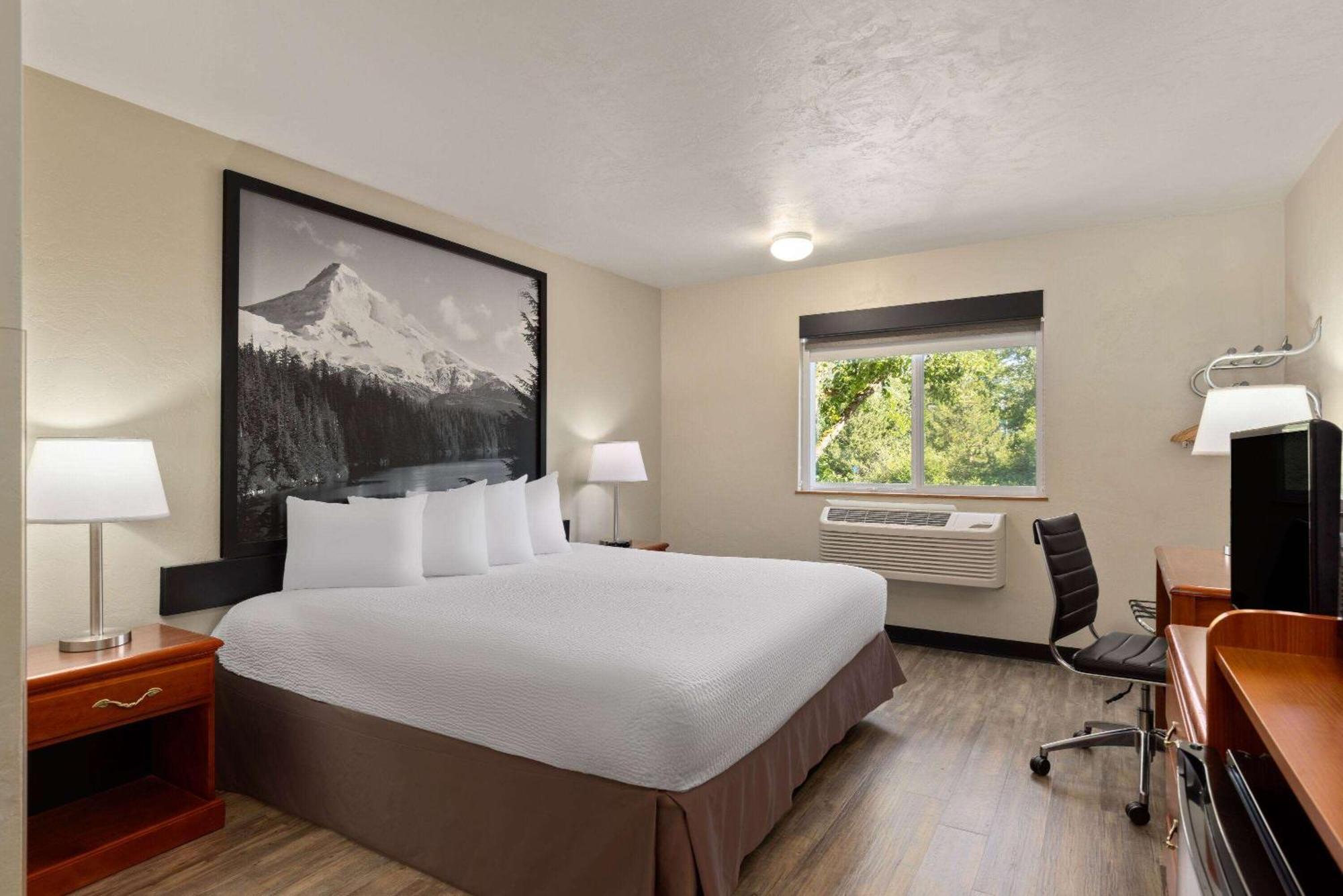 Super 8 By Wyndham Roseburg Hotel Buitenkant foto