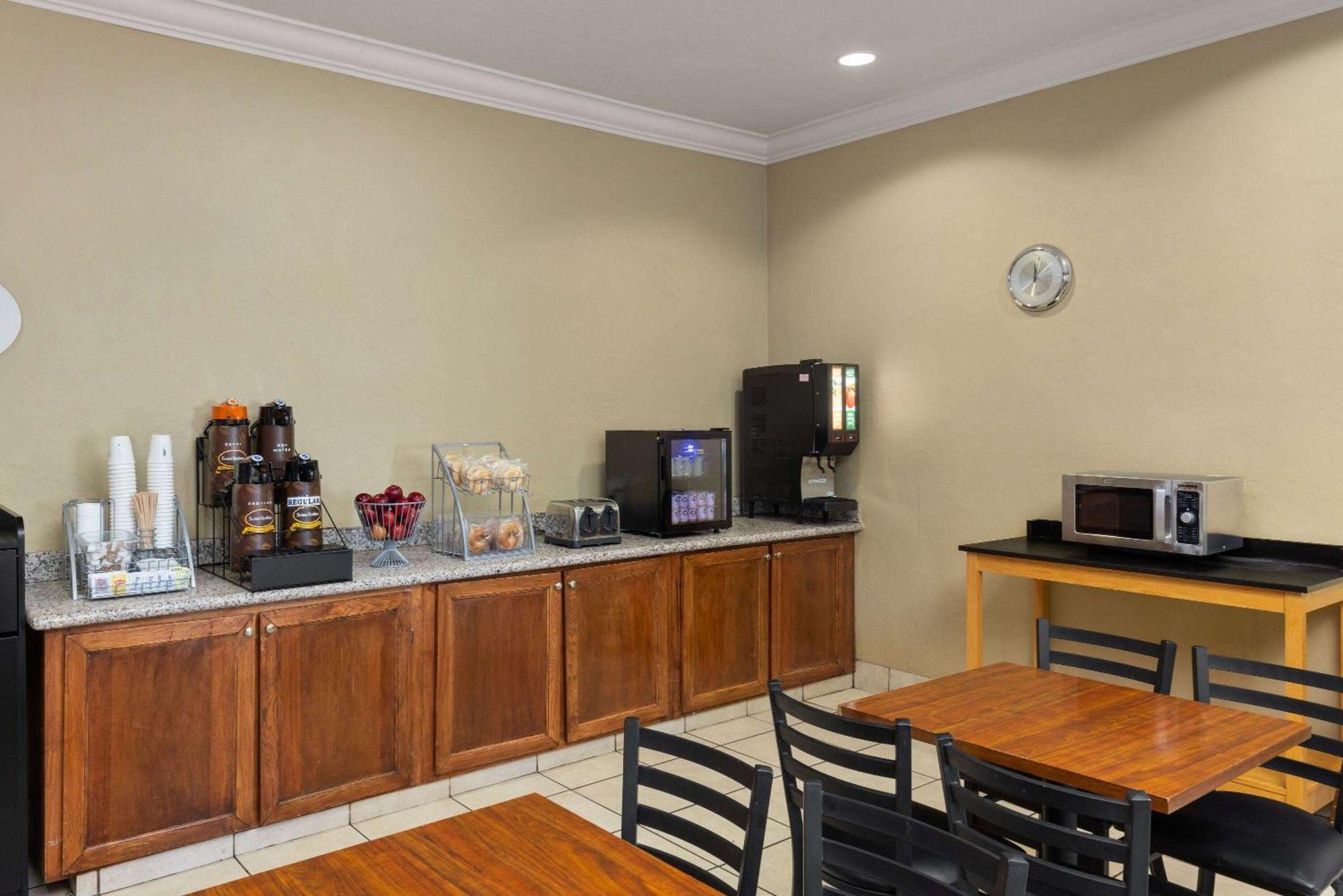 Super 8 By Wyndham Roseburg Hotel Buitenkant foto