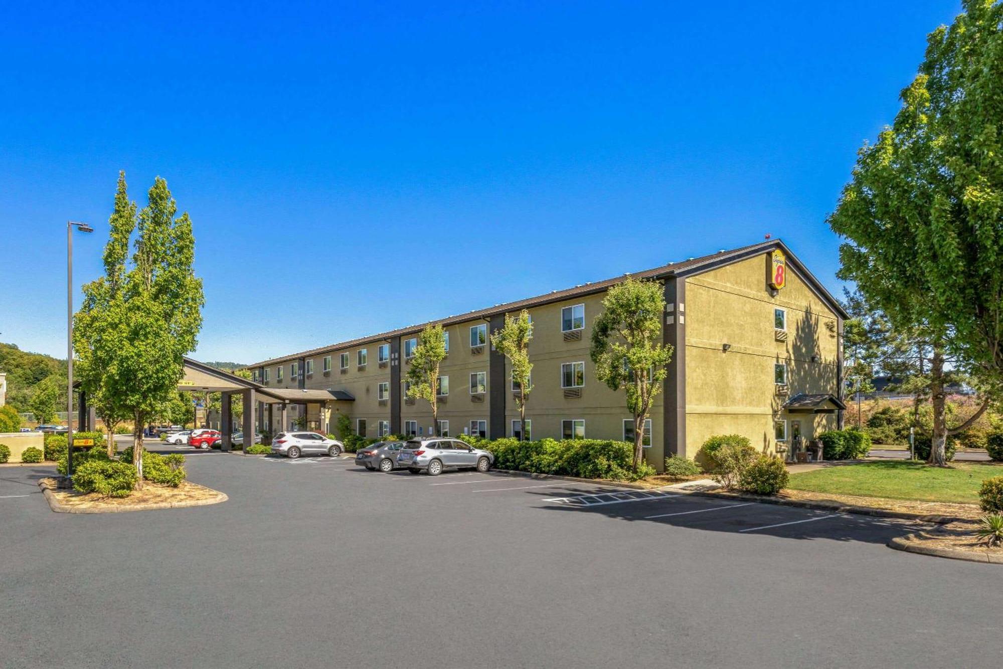 Super 8 By Wyndham Roseburg Hotel Buitenkant foto
