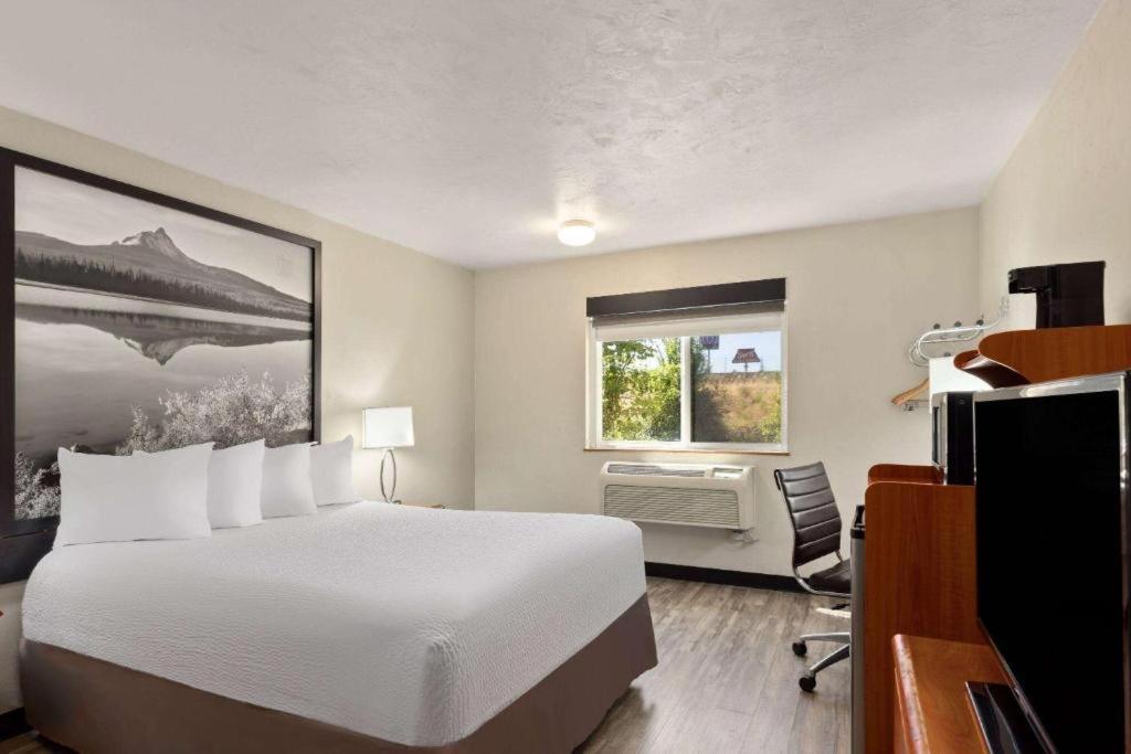 Super 8 By Wyndham Roseburg Hotel Buitenkant foto