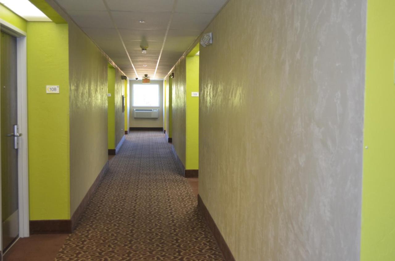 Super 8 By Wyndham Roseburg Hotel Buitenkant foto