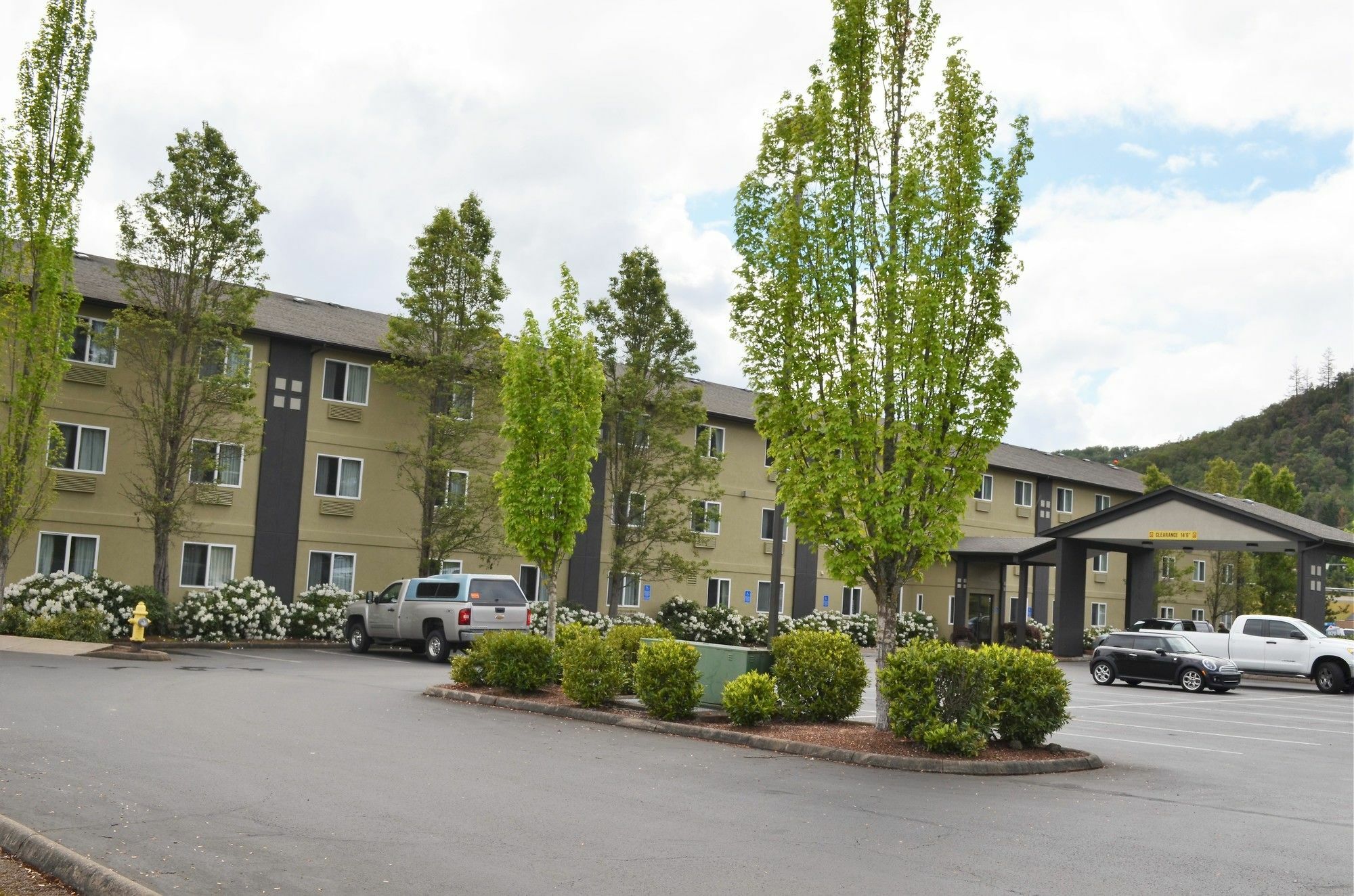 Super 8 By Wyndham Roseburg Hotel Buitenkant foto