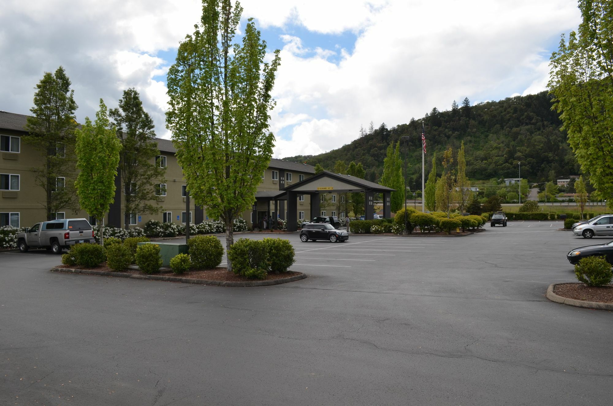 Super 8 By Wyndham Roseburg Hotel Buitenkant foto