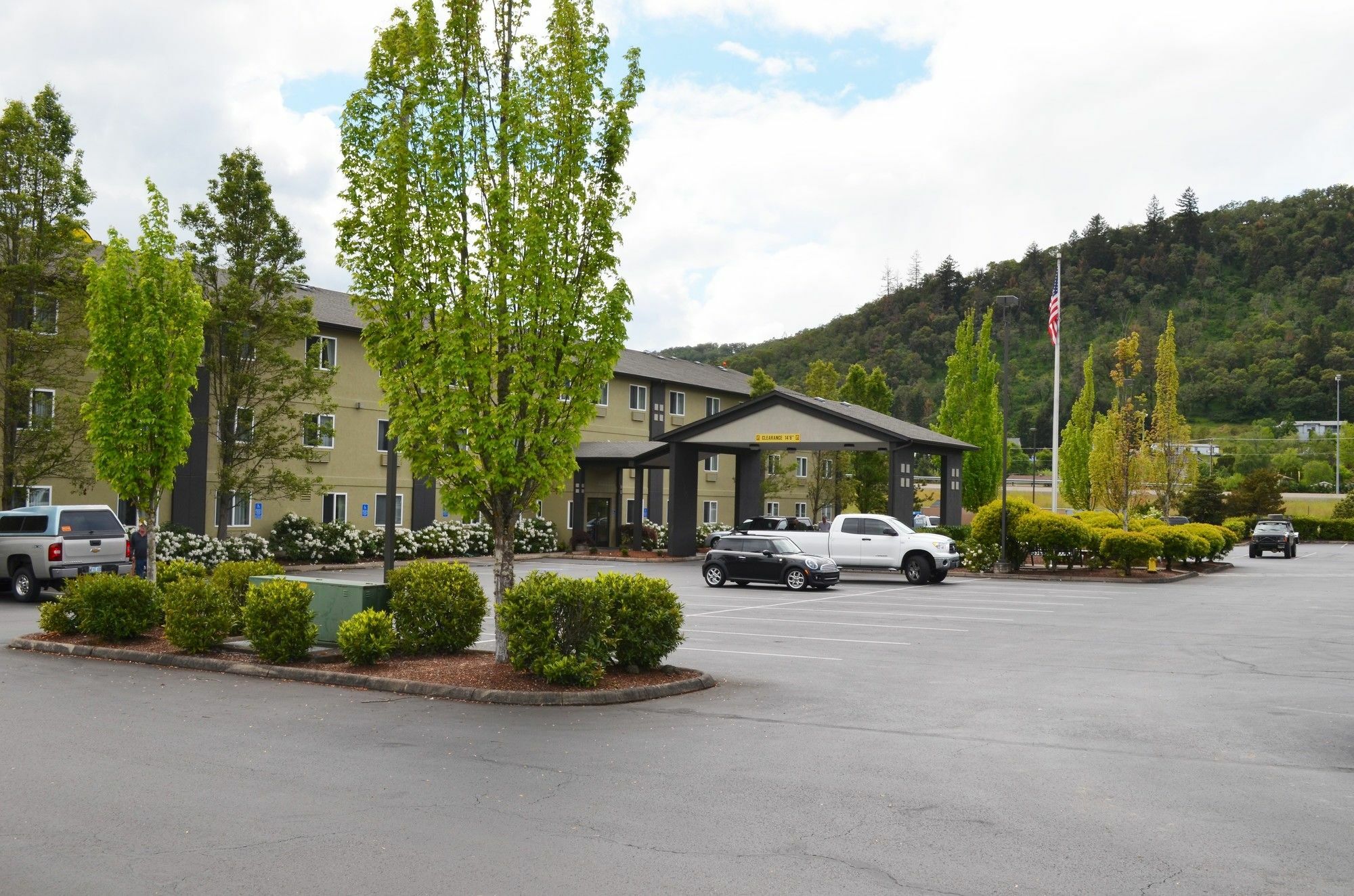 Super 8 By Wyndham Roseburg Hotel Buitenkant foto