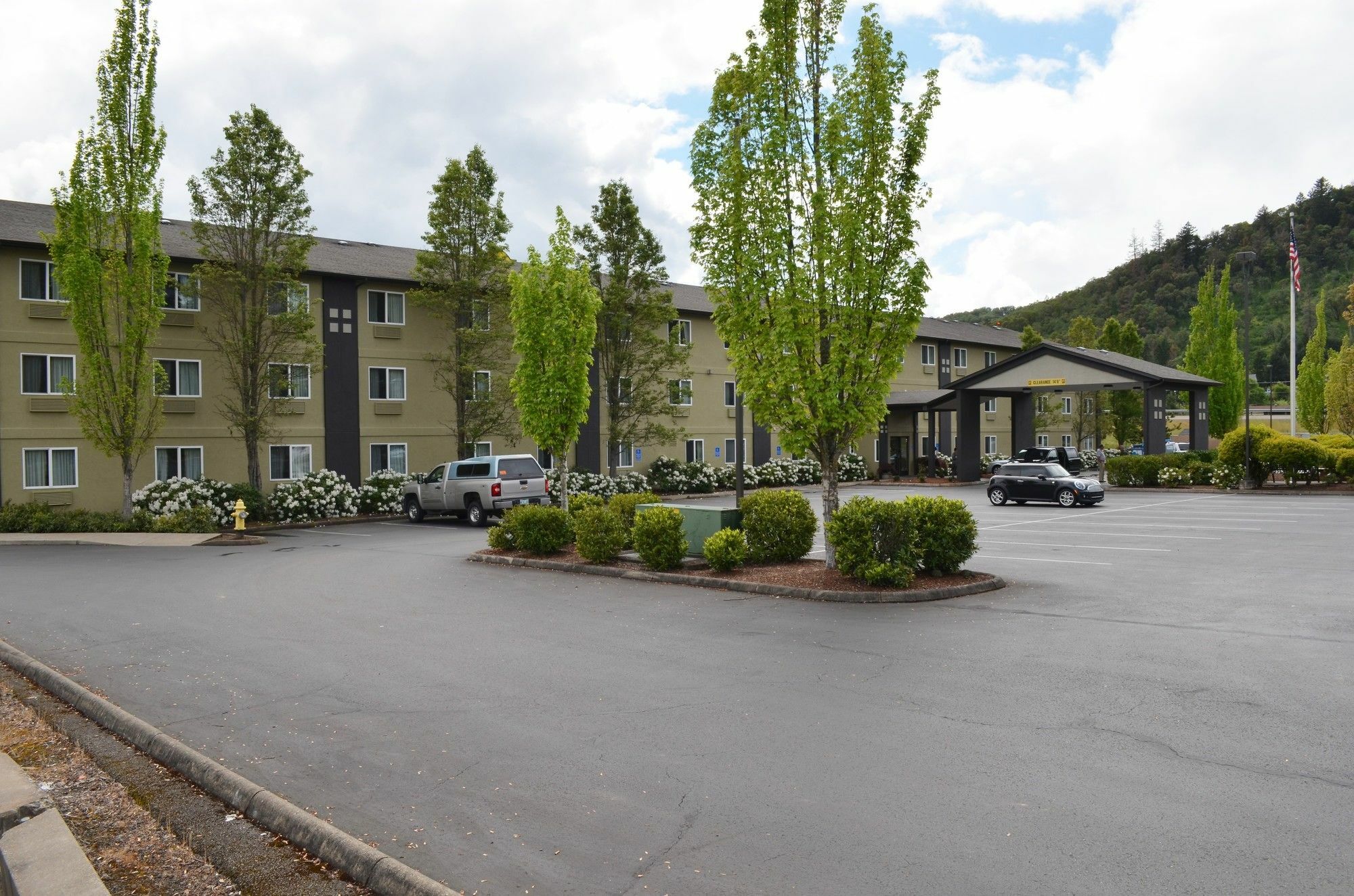 Super 8 By Wyndham Roseburg Hotel Buitenkant foto