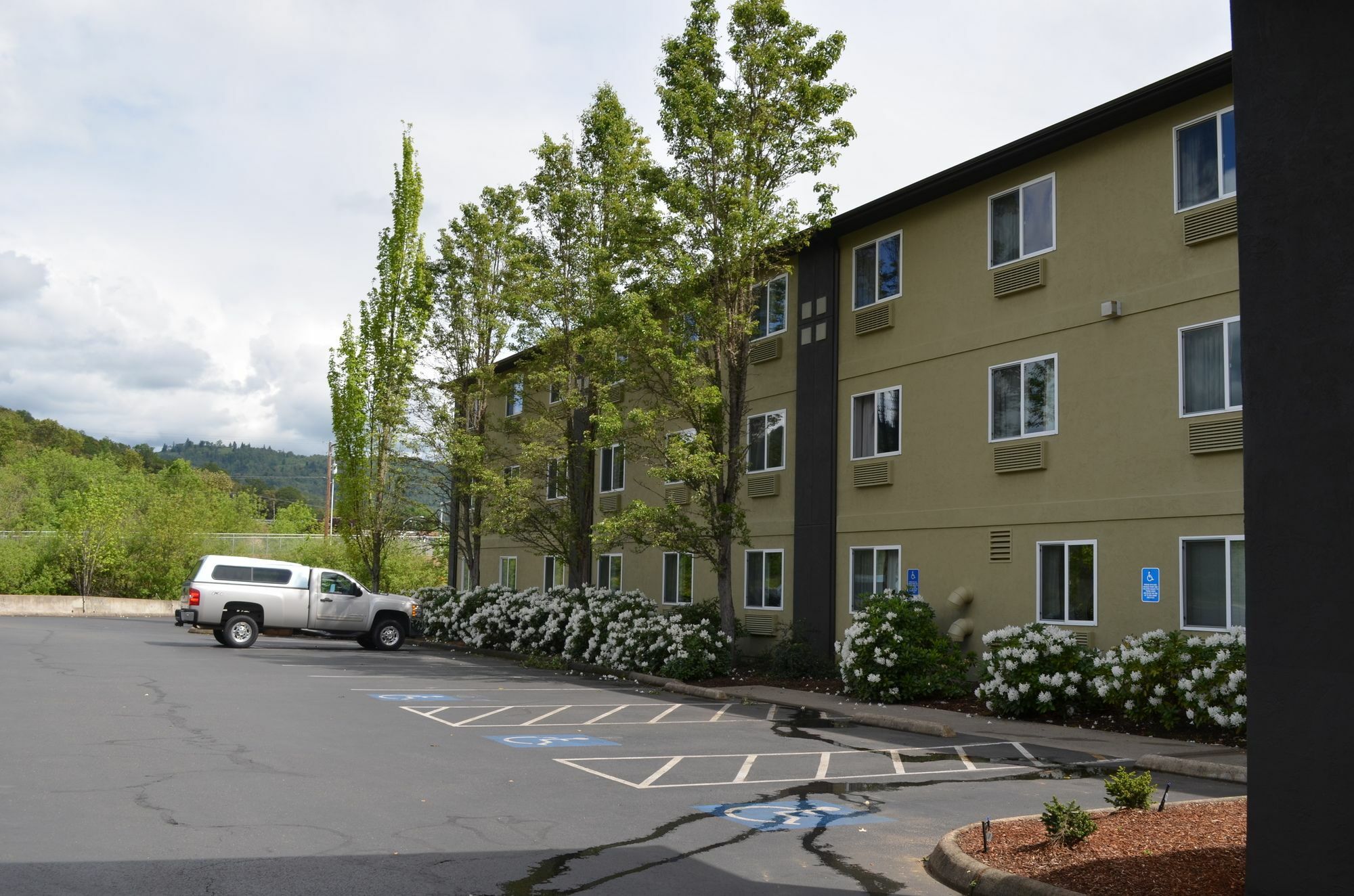 Super 8 By Wyndham Roseburg Hotel Buitenkant foto